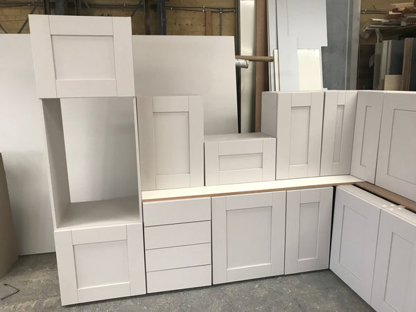 NEW CASHMERE WOODGRAIN SHAKER DISPLAY KITCHEN with Cashmere matching units