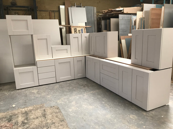 NEW CASHMERE WOODGRAIN SHAKER DISPLAY KITCHEN with Cashmere matching units