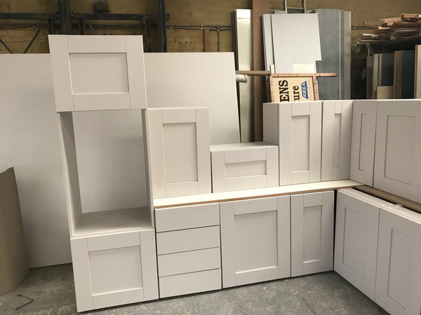 NEW CASHMERE WOODGRAIN SHAKER DISPLAY KITCHEN with Cashmere matching units