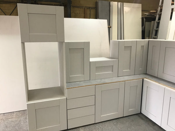 NEW LIGHT GREY WOODGRAIN SHAKER DISPLAY KITCHEN with Light Grey matching units
