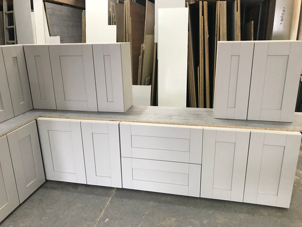 NEW LIGHT GREY WOODGRAIN SHAKER DISPLAY KITCHEN with Light Grey matching units