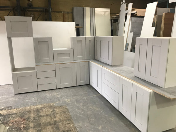 NEW LIGHT GREY WOODGRAIN SHAKER DISPLAY KITCHEN with Light Grey matching units