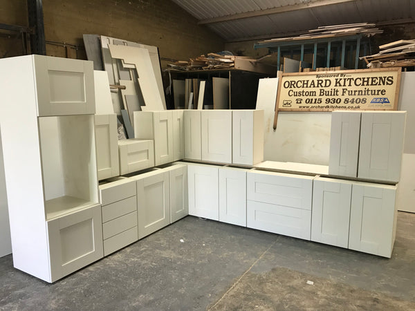 NEW IVORY WOODGRAIN SHAKER DISPLAY KITCHEN with Ivory matching units