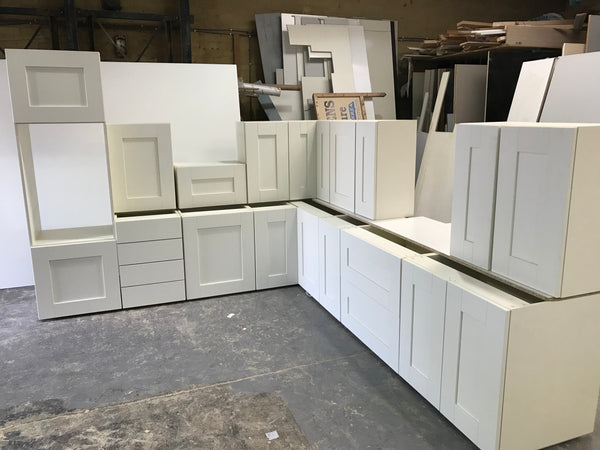 NEW IVORY WOODGRAIN SHAKER DISPLAY KITCHEN with Ivory matching units