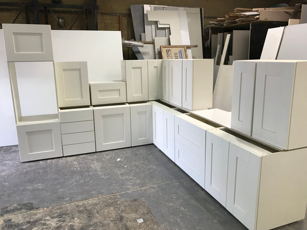 NEW IVORY WOODGRAIN SHAKER DISPLAY KITCHEN with Ivory matching units