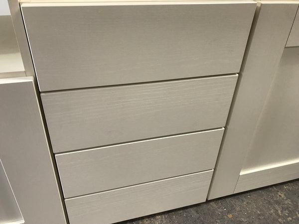 NEW IVORY WOODGRAIN SHAKER DISPLAY KITCHEN with Ivory matching units