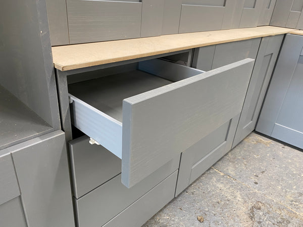 NEW DUST GREY WOODGRAIN SHAKER DISPLAY KITCHEN with Dust Grey matching units