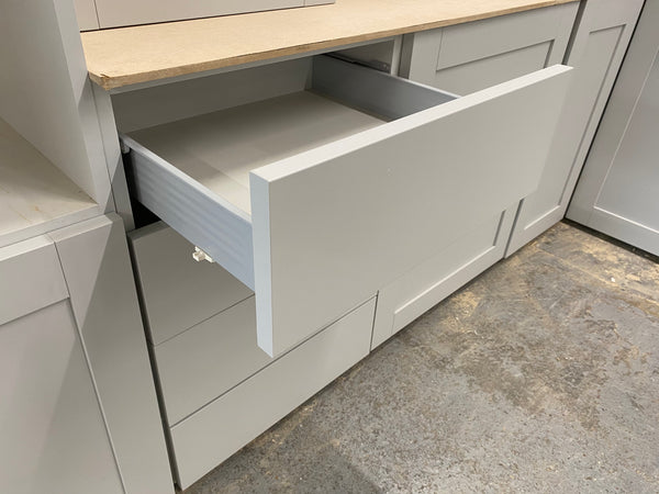 NEW LIGHT GREY SMOOTH SHAKER DISPLAY KITCHEN with Light Grey matching units