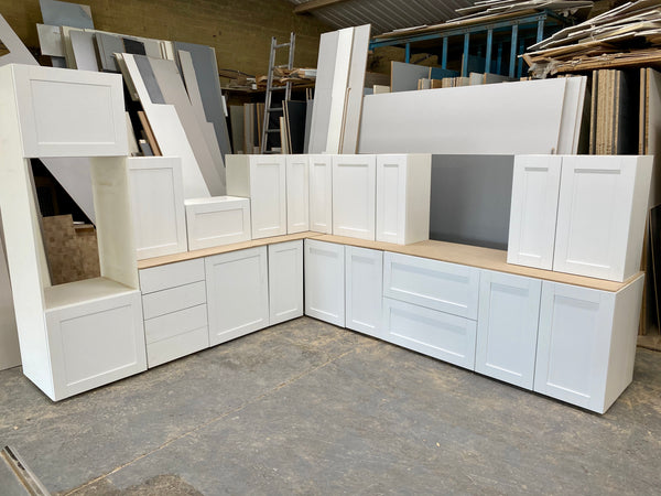 NEW WHITE SMOOTH SHAKER DISPLAY KITCHEN with White matching units