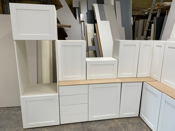 NEW WHITE SMOOTH SHAKER DISPLAY KITCHEN with White matching units