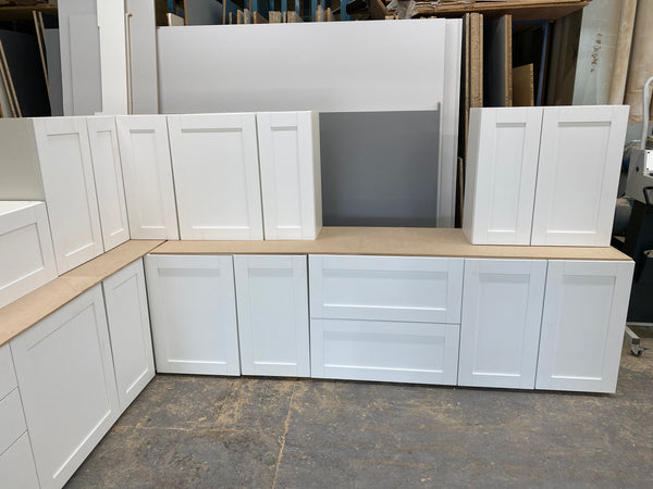 NEW WHITE SMOOTH SHAKER DISPLAY KITCHEN with White matching units