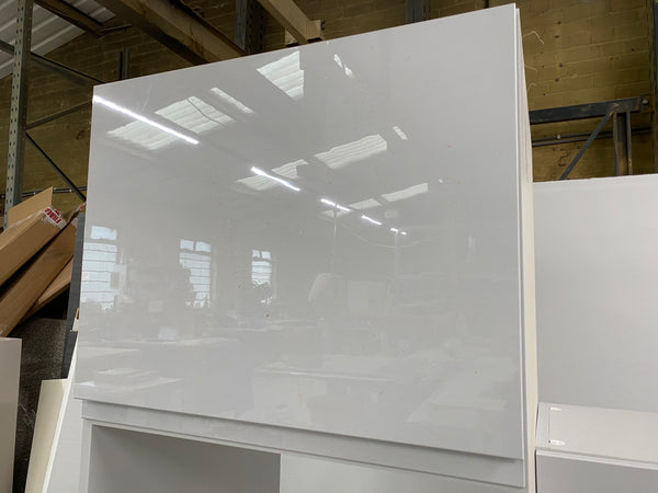 NEW LIGHT GREY GLOSS J PULL HANDLELESS DISPLAY KITCHEN with Grey textured units