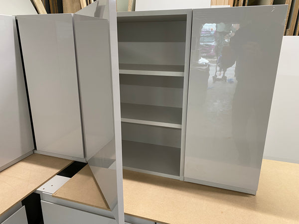 NEW LIGHT GREY GLOSS J PULL HANDLELESS DISPLAY KITCHEN with Grey textured units