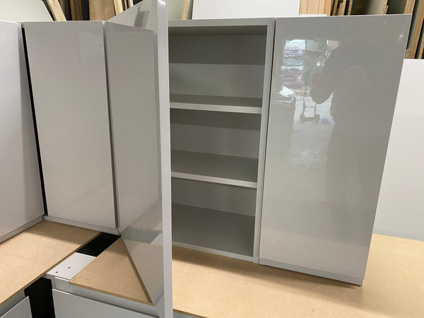 NEW LIGHT GREY GLOSS J PULL HANDLELESS DISPLAY KITCHEN with Grey textured units