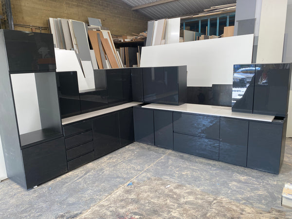 NEW GRAPHITE GLOSS J PULL HANDLELESS DISPLAY KITCHEN with Graphite textured units