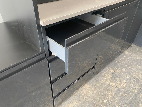 NEW GRAPHITE GLOSS J PULL HANDLELESS DISPLAY KITCHEN with Graphite textured units