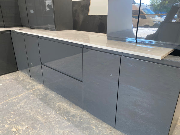NEW GRAPHITE GLOSS J PULL HANDLELESS DISPLAY KITCHEN with Graphite textured units