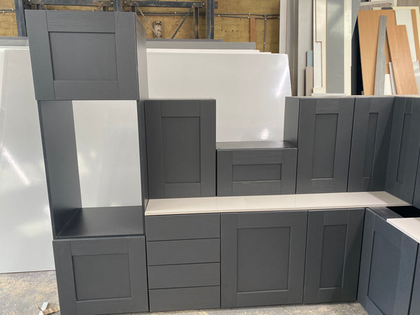 NEW GRAPHITE WOODGRAIN SHAKER DISPLAY KITCHEN with Graphite matching units