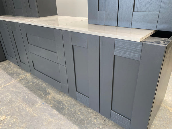 NEW GRAPHITE WOODGRAIN SHAKER DISPLAY KITCHEN with Graphite matching units