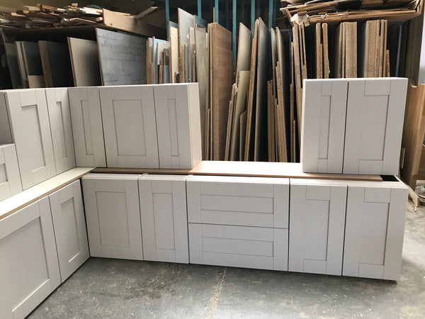 NEW CASHMERE WOODGRAIN SHAKER DISPLAY KITCHEN with Cashmere matching units