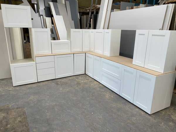 NEW WHITE SMOOTH SHAKER DISPLAY KITCHEN with White matching units