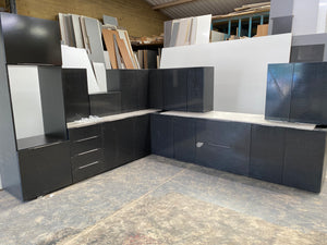 NEW GRAPHITE GLOSS DISPLAY KITCHEN with Graphite matching textured units