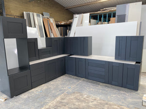 NEW GRAPHITE SMOOTH SHAKER DISPLAY KITCHEN with Graphite matching units