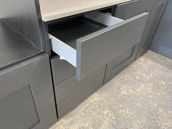 NEW GRAPHITE SMOOTH SHAKER DISPLAY KITCHEN with Graphite matching units