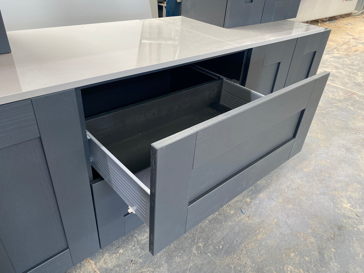NEW GRAPHITE WOODGRAIN SHAKER DISPLAY KITCHEN with Graphite matching u ...