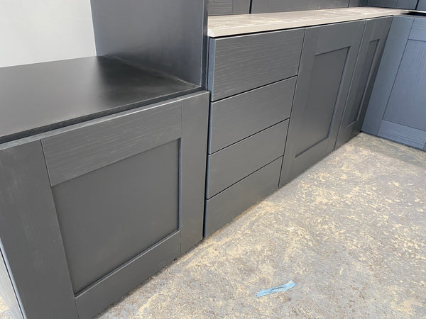 NEW GRAPHITE SMOOTH SHAKER DISPLAY KITCHEN with Graphite matching units